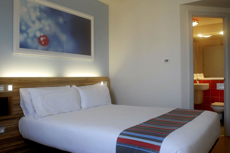 Travelodge London Central City Road Εξωτερικό φωτογραφία